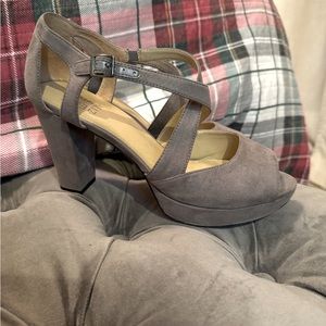 NWOT Suede platform heels - Naturalizer - 10W